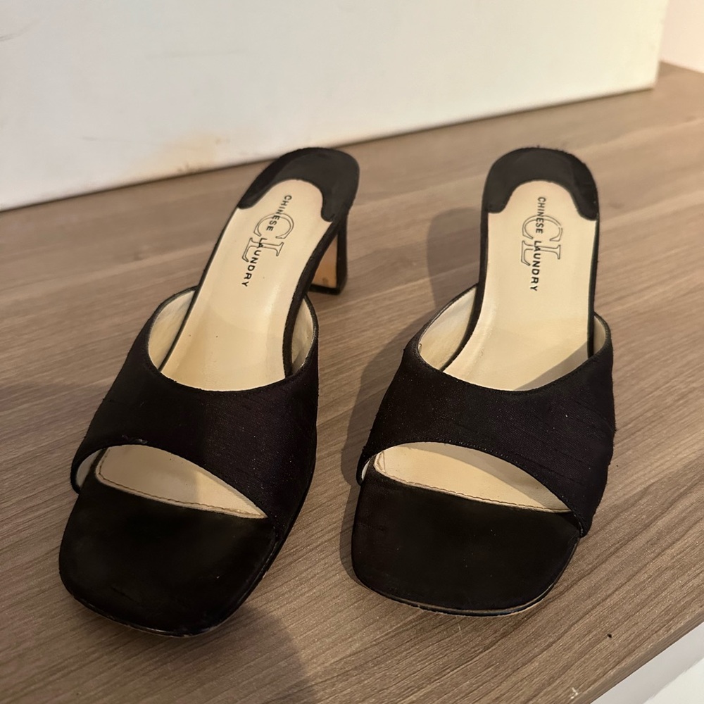 Chinese Laundry “Joyfull” black shantung silk open toe block heel slides size 7